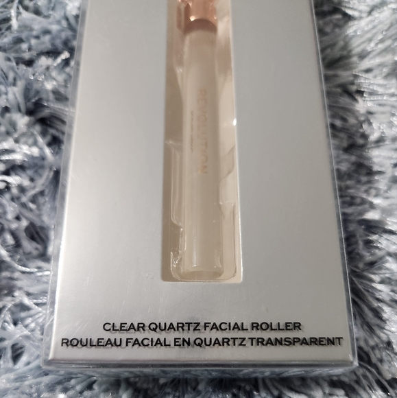 Revolution Skincare Clear Quartz Facial Roller - Picture 2 of 4